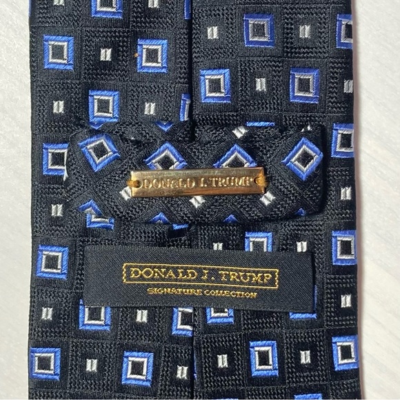 Donald Trump Signature Collection Tie - Picture 4 of 6